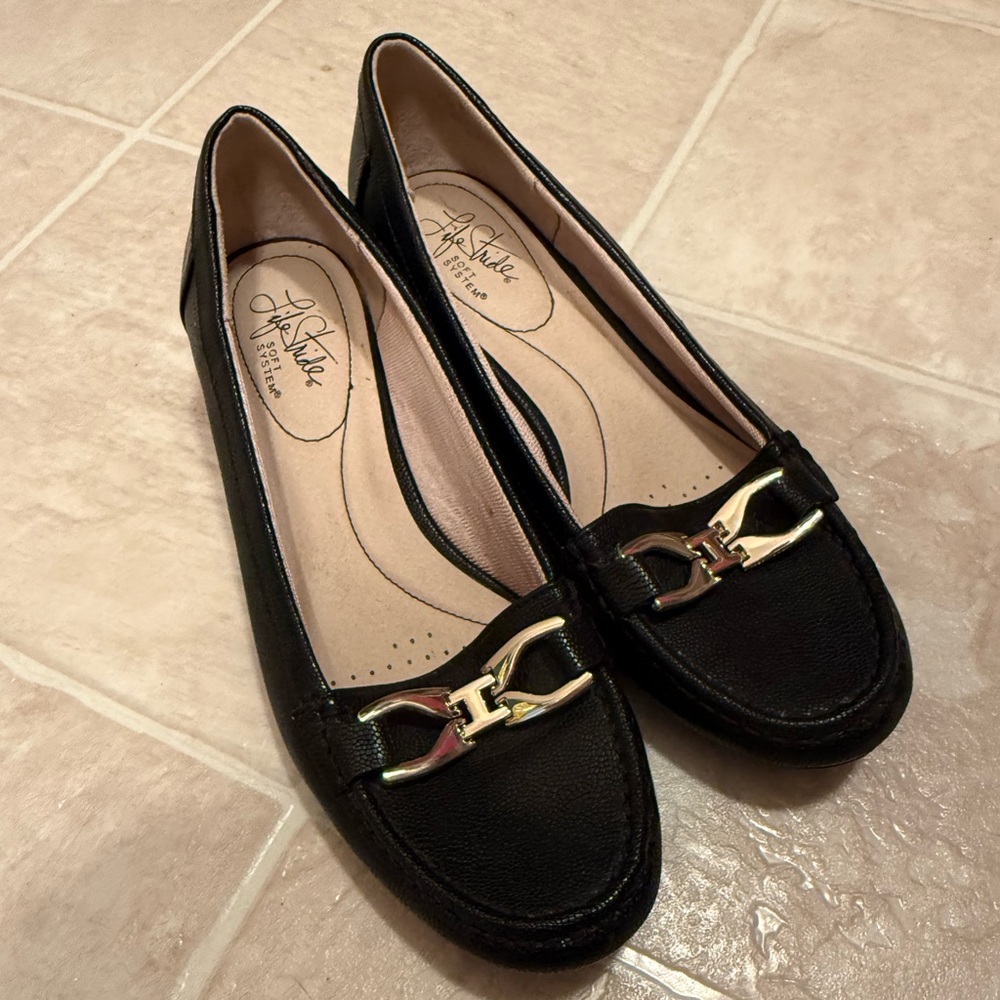 Flats - Picture 2 of 5